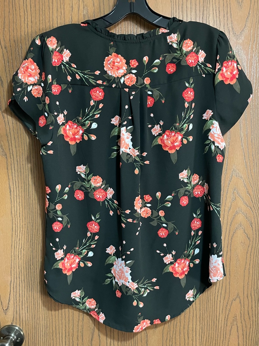41 Hawthorn Green Floral Blouse with Coral and Pink Roses - Picture 8 of 8